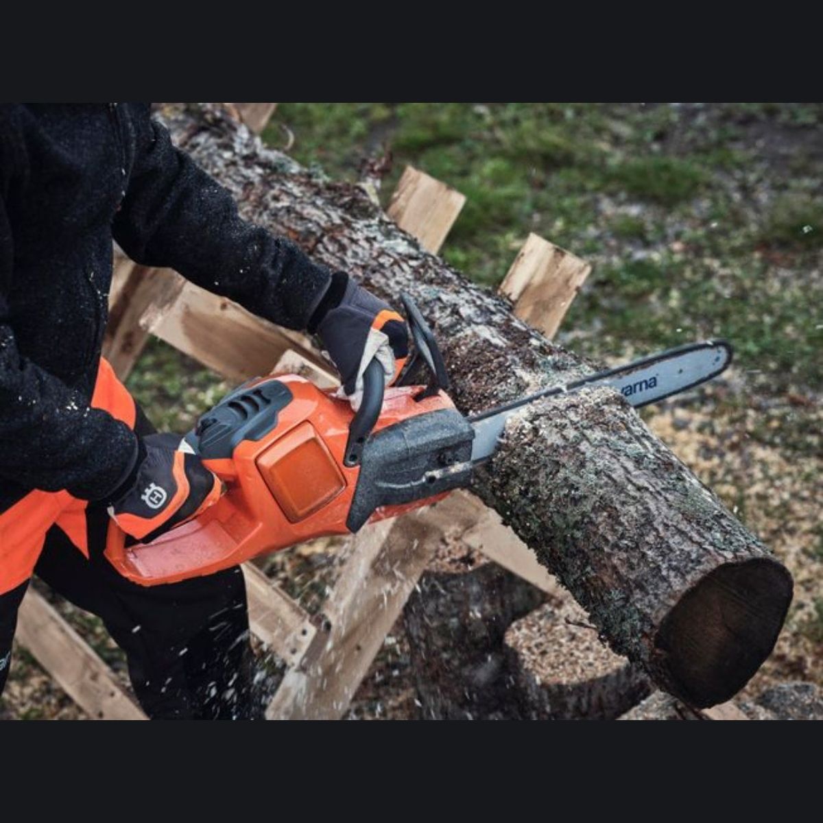 Husqvarna Akku-Säge 340i 14" ohne Akku und Ladegerät – Bild 3